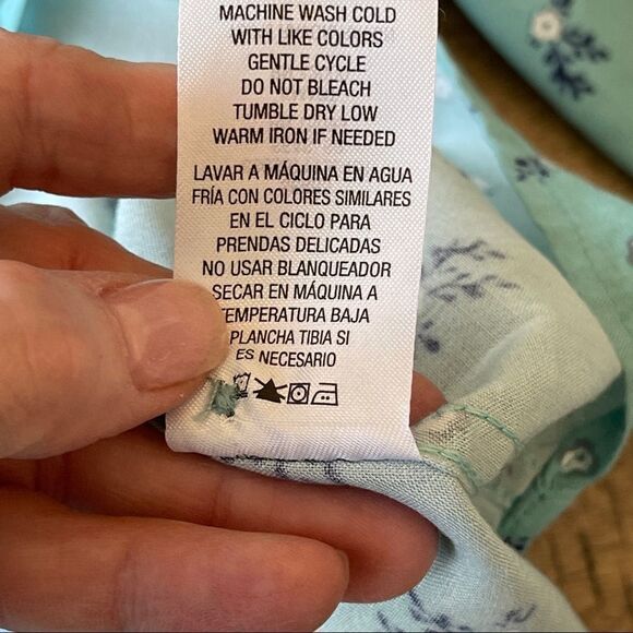 Simply Styled 3/4 Button, Long Sleeved, Sage Green w/Blue Flowers - Large - Picture 3 of 7